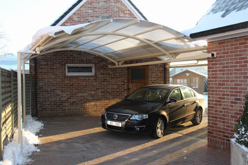 Protégez votre voiture sous un carport de BOzARC